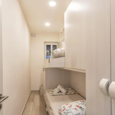 Seafront Designer Bliss In St Julian's San Ġiljan