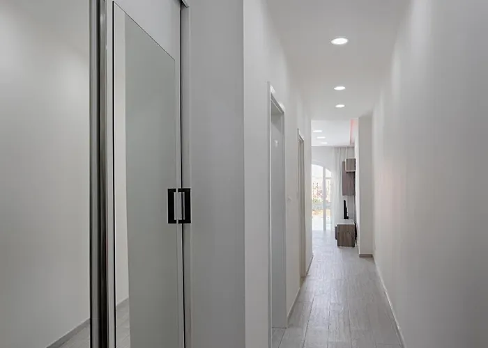 Seafront Designer Bliss In St Julian's Apartament